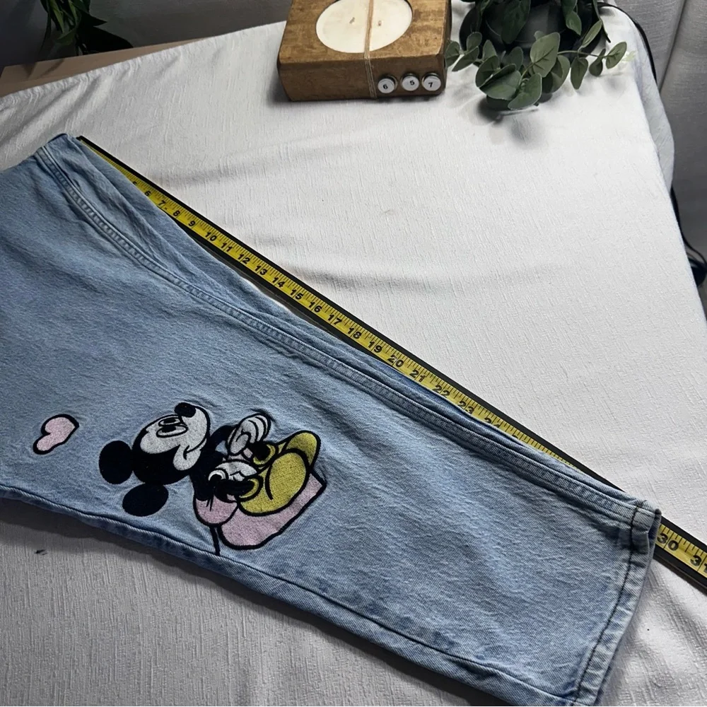 Her Universe Disney Light Blue Mom Jeans with Mickey & Minnie Heart Design Sz 22 - Picture 10 of 14